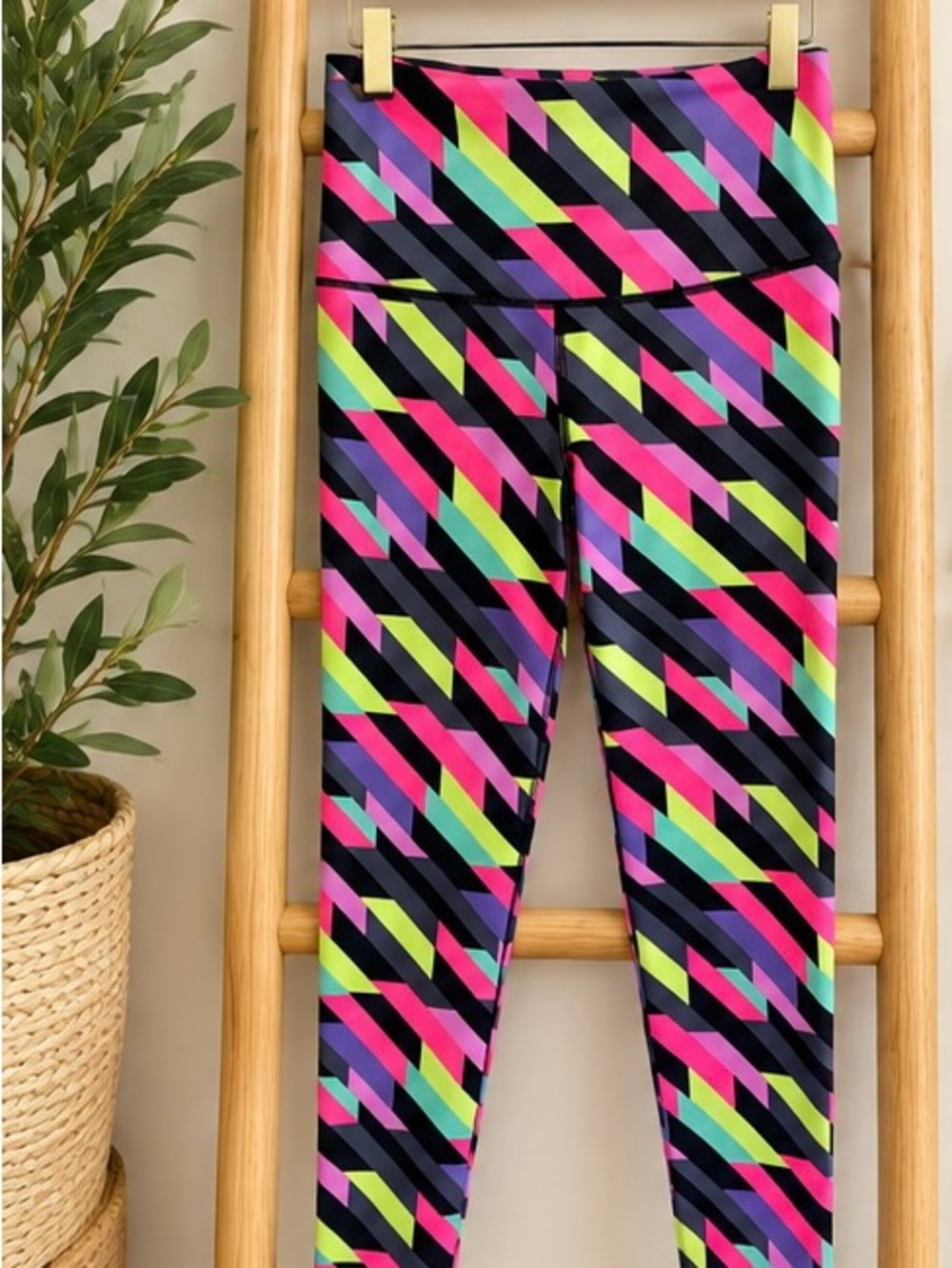 Victoria’s Secret VSX Sport Neon Geometric Knockout Leggings Size Small NWOT